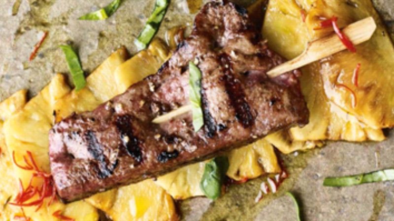 Gegrillte Kalbsleber mit Ananas, Paprika und Zucchini